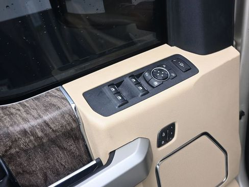 Used 2018 Ford F250 Lariat w/ Chrome Package image 24