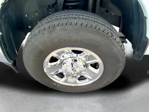 Used 2024 RAM 2500 Tradesman w/ Chrome Appearance Group image 11