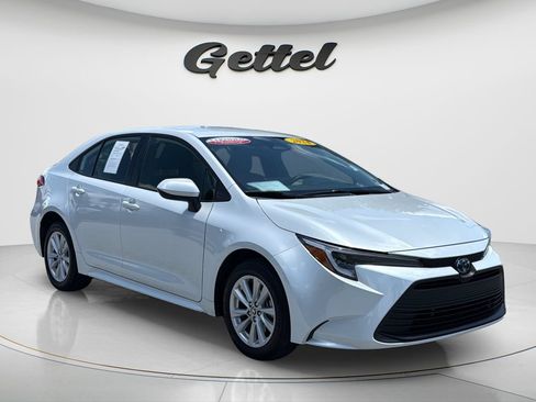 Certified 2024 Toyota Corolla LE w/ LE Convenience Package FWD image 3