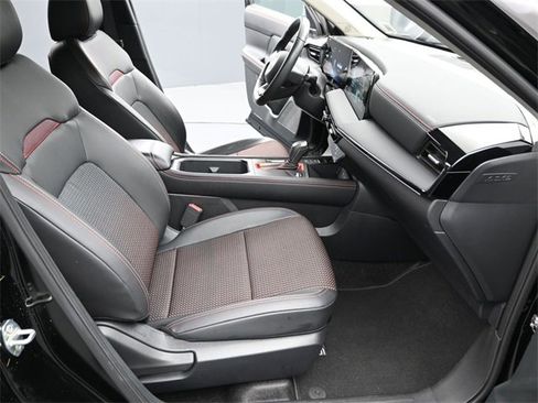 Used 2025 Nissan Kicks SR image 28