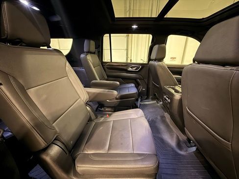 Used 2022 Chevrolet Suburban LT w/ Luxury Package image 32