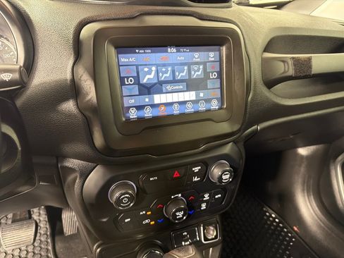 Used 2021 Jeep Renegade Latitude w/ Convenience Group AWD/4WD image 16