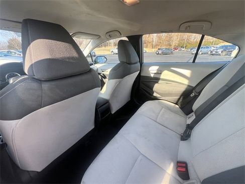 Used 2022 Toyota Corolla LE image 30