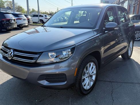 Used 2017 Volkswagen Tiguan Limited w/ Alloy Wheels Package image 9