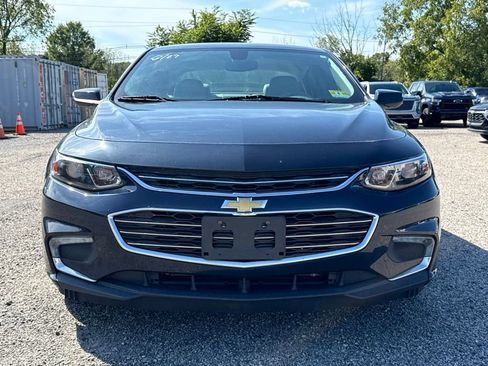 Used 2017 Chevrolet Malibu LT w/ Leather Package FWD image 2