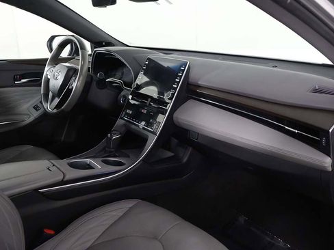 Used 2019 Toyota Avalon Limited image 32
