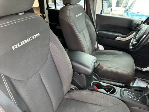 Used 2017 Jeep Wrangler Unlimited Rubicon w/ Connectivity Group AWD/4WD image 21
