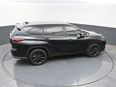 Used 2023 Toyota Highlander LE image 39