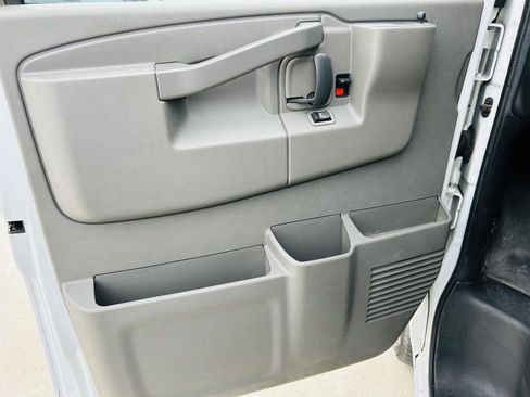 Used 2020 GMC Savana 2500 Extended w/ Driver Convenience Package image 5