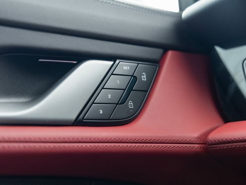 Used 2025 Porsche Taycan 4 Cross Turismo image 18