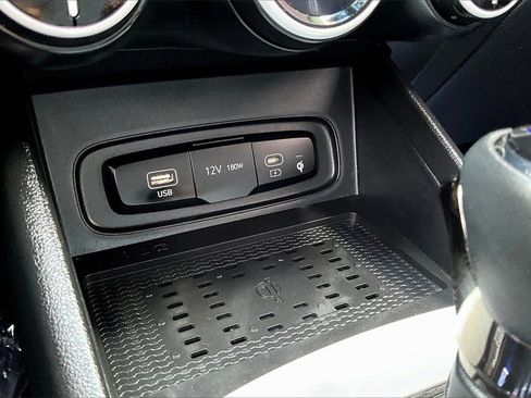 Used 2023 Hyundai Venue Limited image 26