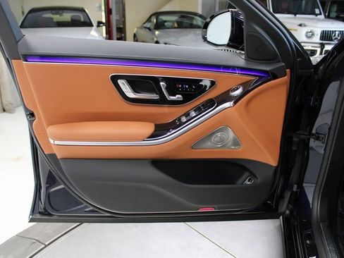 Used 2022 Mercedes-Benz S 500 4MATIC w/ 3D Technology Package image 39