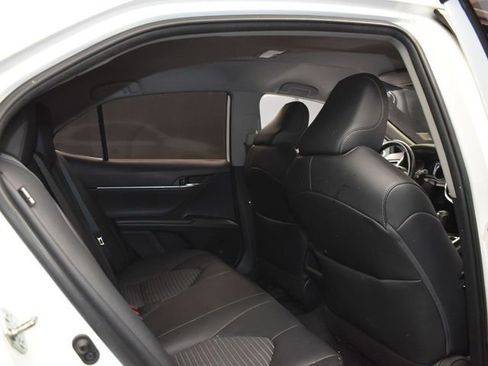 Used 2021 Toyota Camry SE FWD image 11