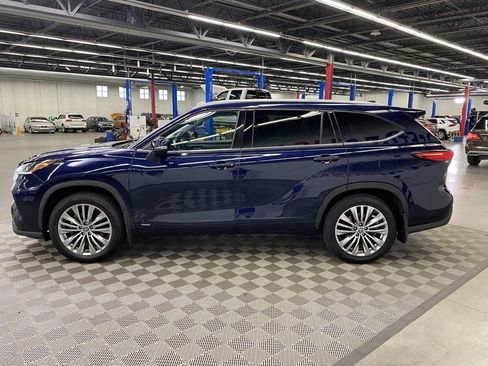 Used 2022 Toyota Highlander Platinum image 9