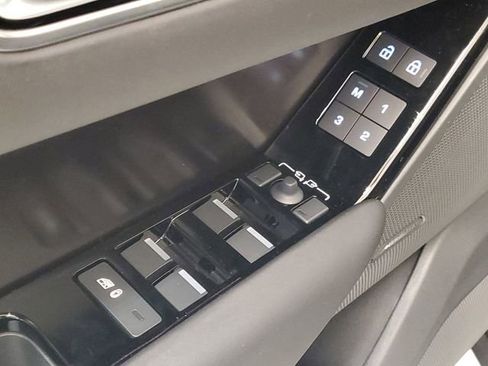 Used 2026 Land Rover Range Rover Velar Dynamic SE image 19