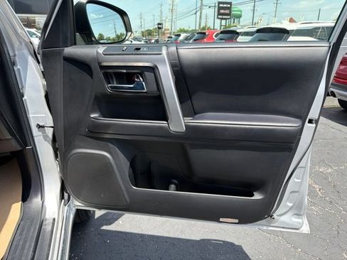Used 2022 Toyota 4Runner Limited AWD/4WD image 19