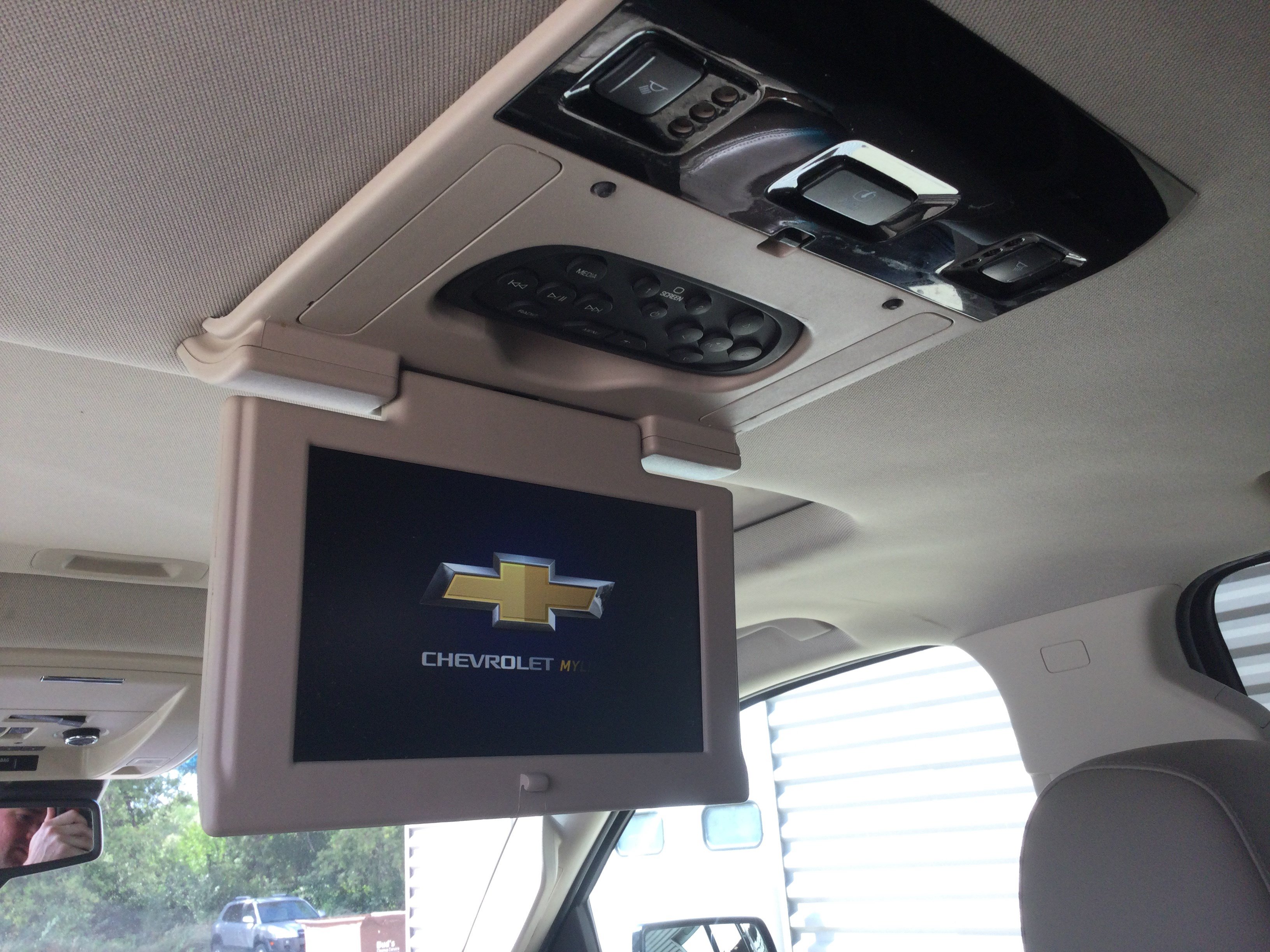 Used 2017 Chevrolet Suburban LT AWD/4WD image 9