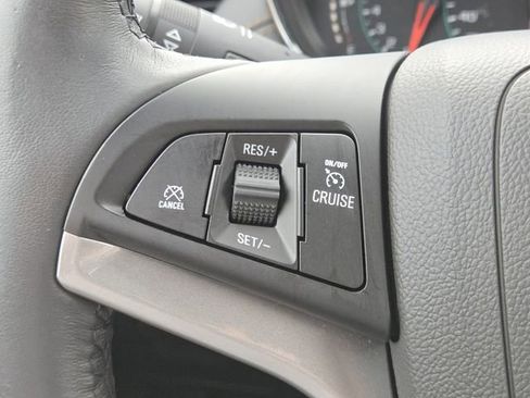 Certified 2022 Chevrolet Trax LT w/ LT Convenience Package image 9