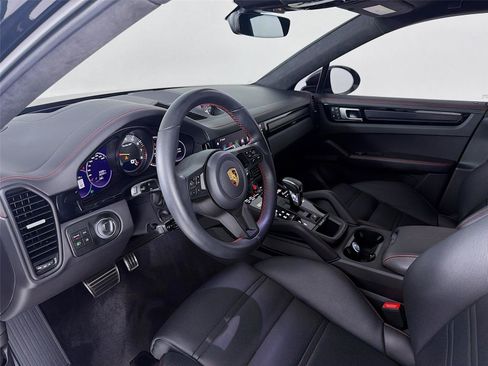 Used 2022 Porsche Cayenne Turbo GT AWD/4WD image 4