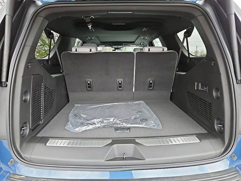 New 2026 Chevrolet Suburban Premier image 12