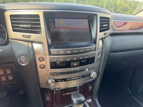 Used 2015 Lexus LX 570 4WD w/ Luxury Package image 12