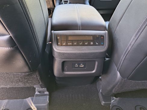 Certified 2024 Nissan Pathfinder SL w/ SL Premium Package FWD image 17