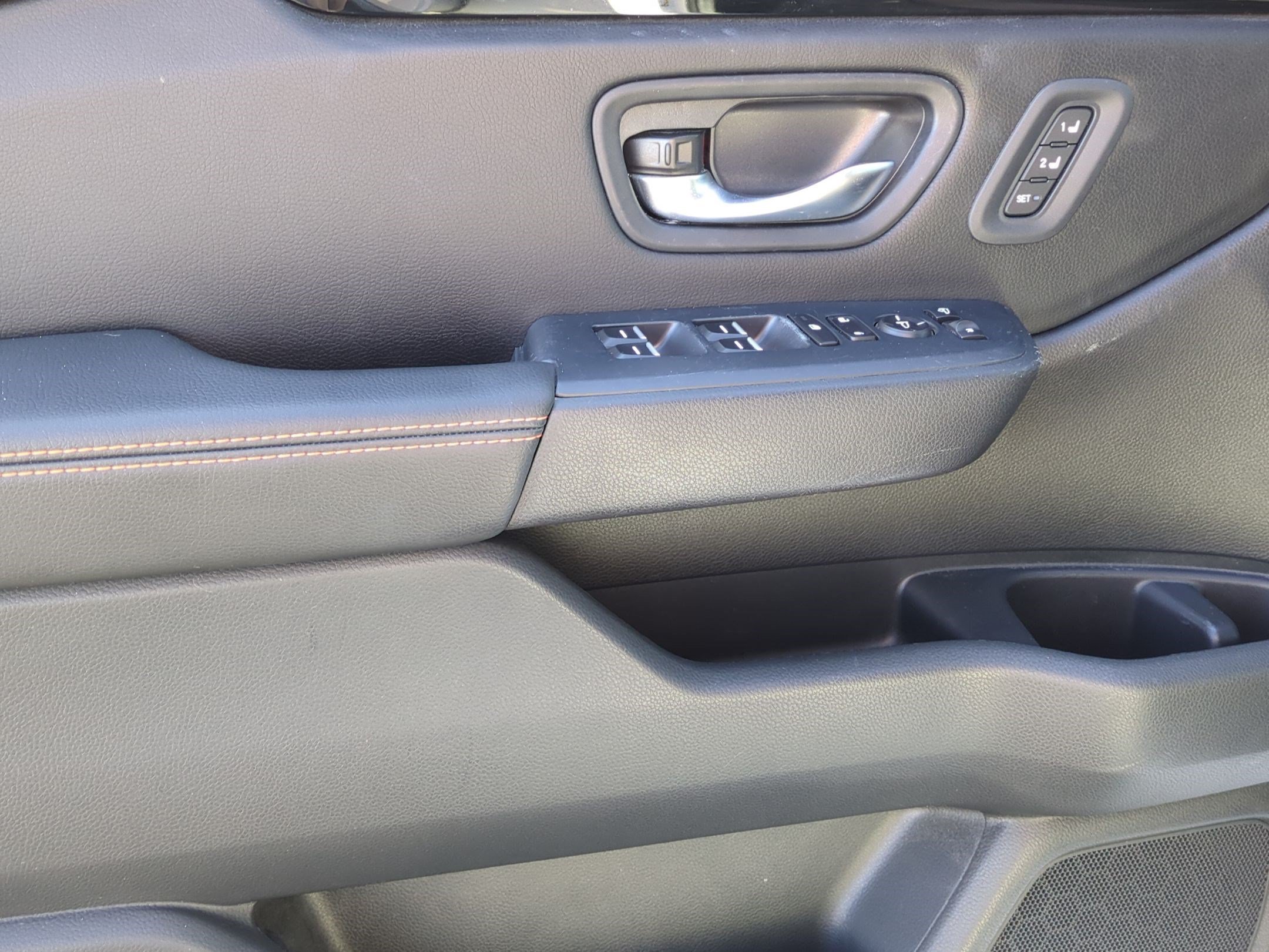 Used 2025 Honda Pilot TrailSport image 13