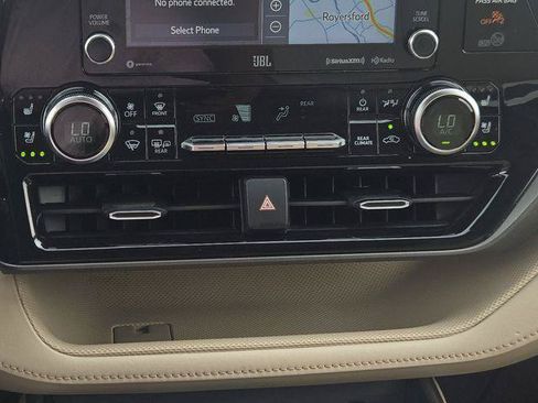 Certified 2020 Toyota Highlander Limited AWD/4WD image 22