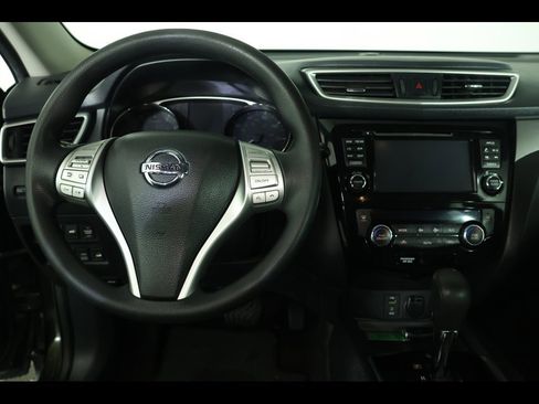 Used 2016 Nissan Rogue SV w/ SV Premium Package image 3