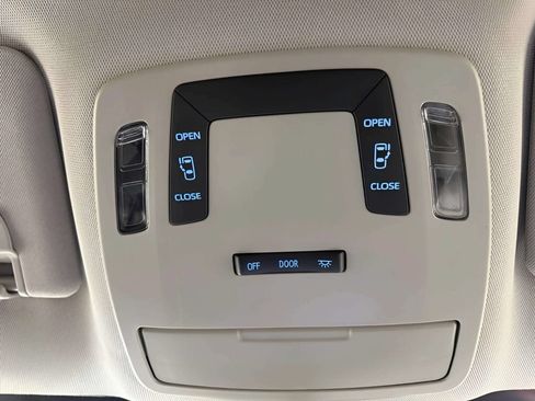 Used 2024 Toyota Sienna LE AWD/4WD image 34