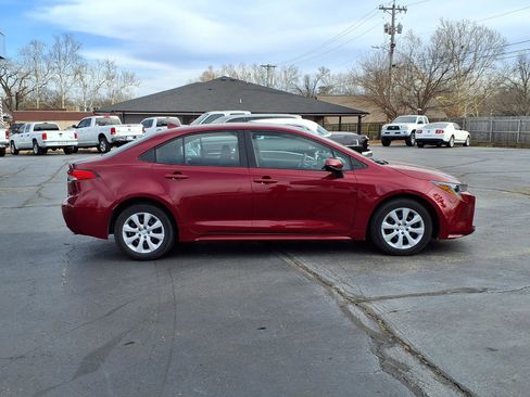 Used 2024 Toyota Corolla LE image 2