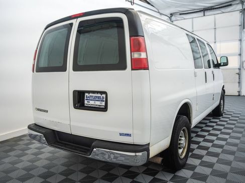 Used 2017 Chevrolet Express 3500 RWD image 5