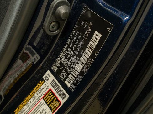 Used 2025 Toyota Sienna XLE image 23