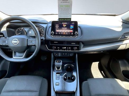 Used 2025 Nissan Rogue SV image 8