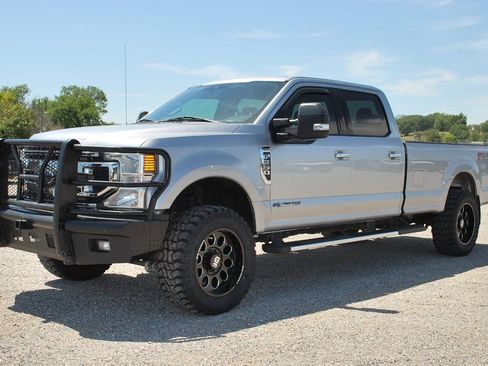 Used 2022 Ford F350 XLT w/ XLT Premium Package AWD/4WD image 2