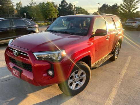 Used 2020 Toyota 4Runner SR5 Premium w/ Moonroof Package AWD/4WD image 2
