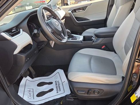 Used 2023 Toyota RAV4 XLE Premium image 5