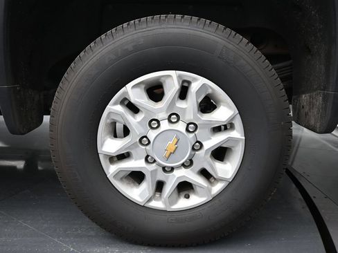 Used 2025 Chevrolet Silverado 2500 LT AWD/4WD image 3
