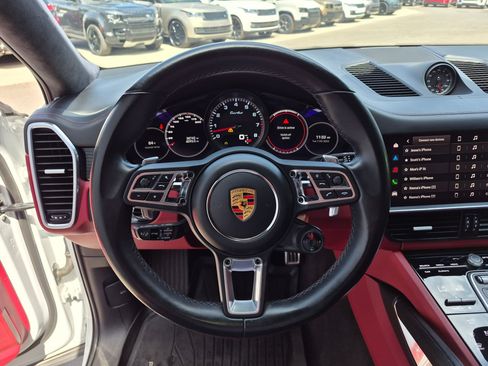Used 2022 Porsche Cayenne Turbo AWD/4WD image 16