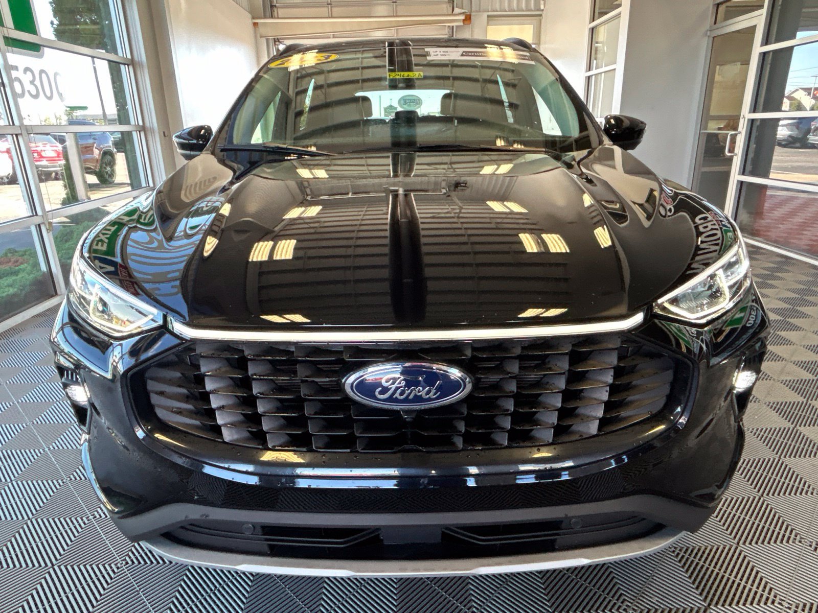 Used 2023 Ford Escape Platinum AWD/4WD image 2