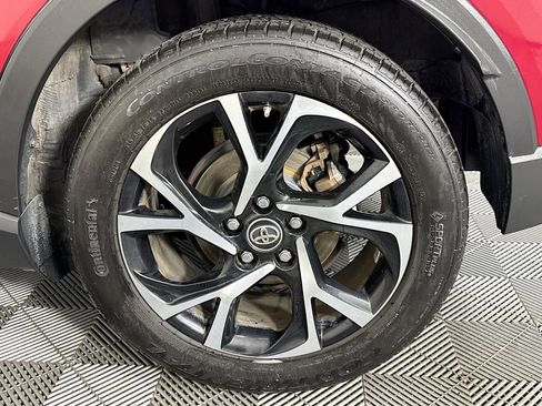 Used 2018 Toyota C-HR XLE image 36