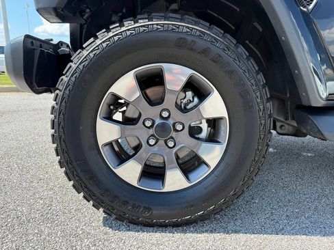 Used 2018 Jeep Wrangler Unlimited Sahara w/ Dual Top Group AWD/4WD image 23