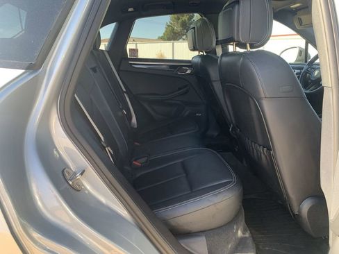 Used 2023 Porsche Macan image 25