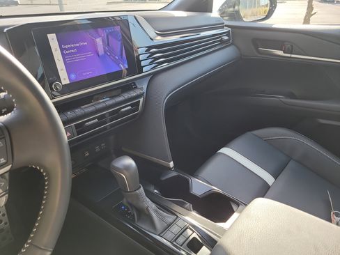 Used 2025 Toyota Camry SE image 21