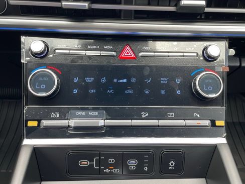 Used 2025 Hyundai Santa Fe Limited FWD image 33