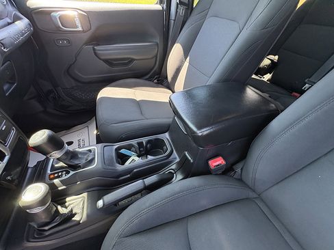 Used 2018 Jeep Wrangler Unlimited Sport S AWD/4WD image 33