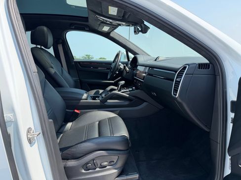 Certified 2023 Porsche Cayenne Coupe AWD/4WD image 24