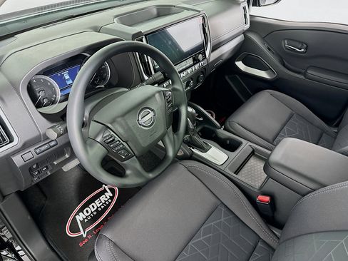 Used 2025 Nissan Frontier SV image 5