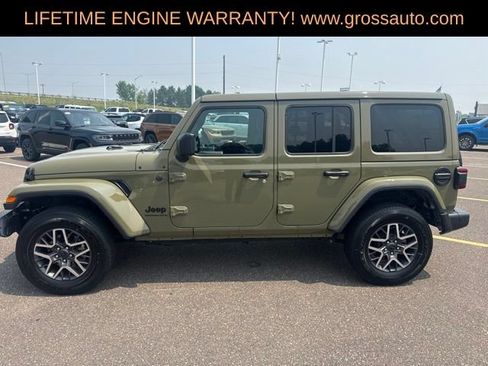 Used 2026 Jeep Wrangler Unlimited Sahara AWD/4WD image 6