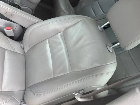 Used 2015 Toyota Sienna XLE Premium FWD image 3